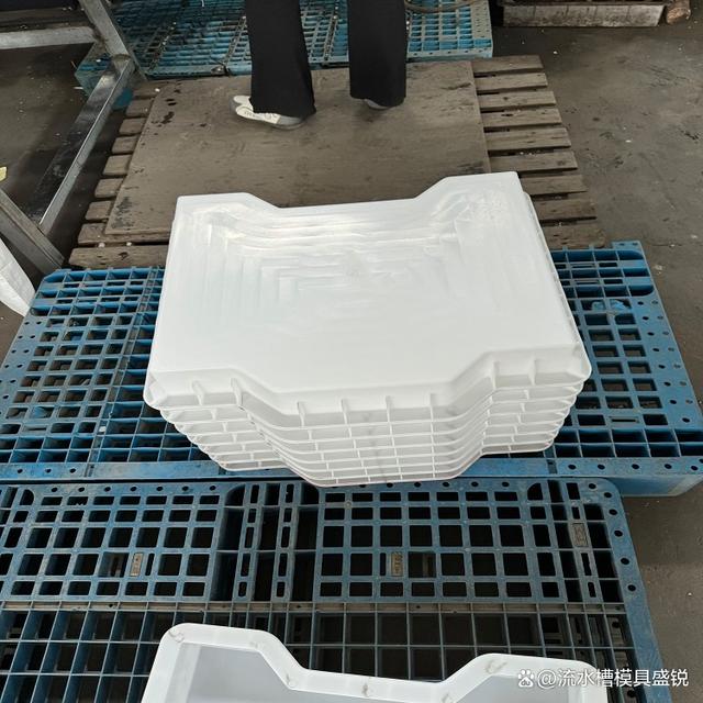 預制蓋板塑料模具的脫模工藝全解析